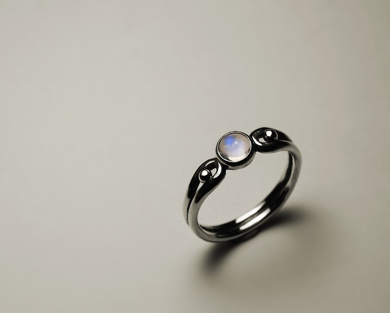 細單純曲線月光石戒指 - 戒指 - 其他金屬 