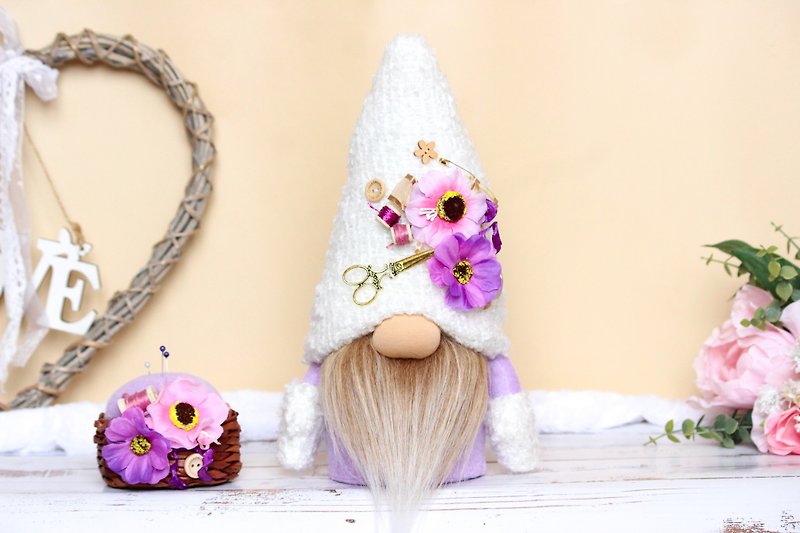 Lavender Gnome with pincushion / Mother's Day Gnome / Scandinavian gnome / Works - 其他 - 棉．麻 紫色