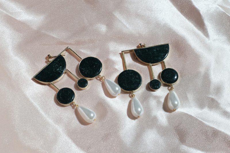 Amaryllis- 貝珠耳環 - 耳環/耳夾/耳骨夾 - 銅/黃銅 金色