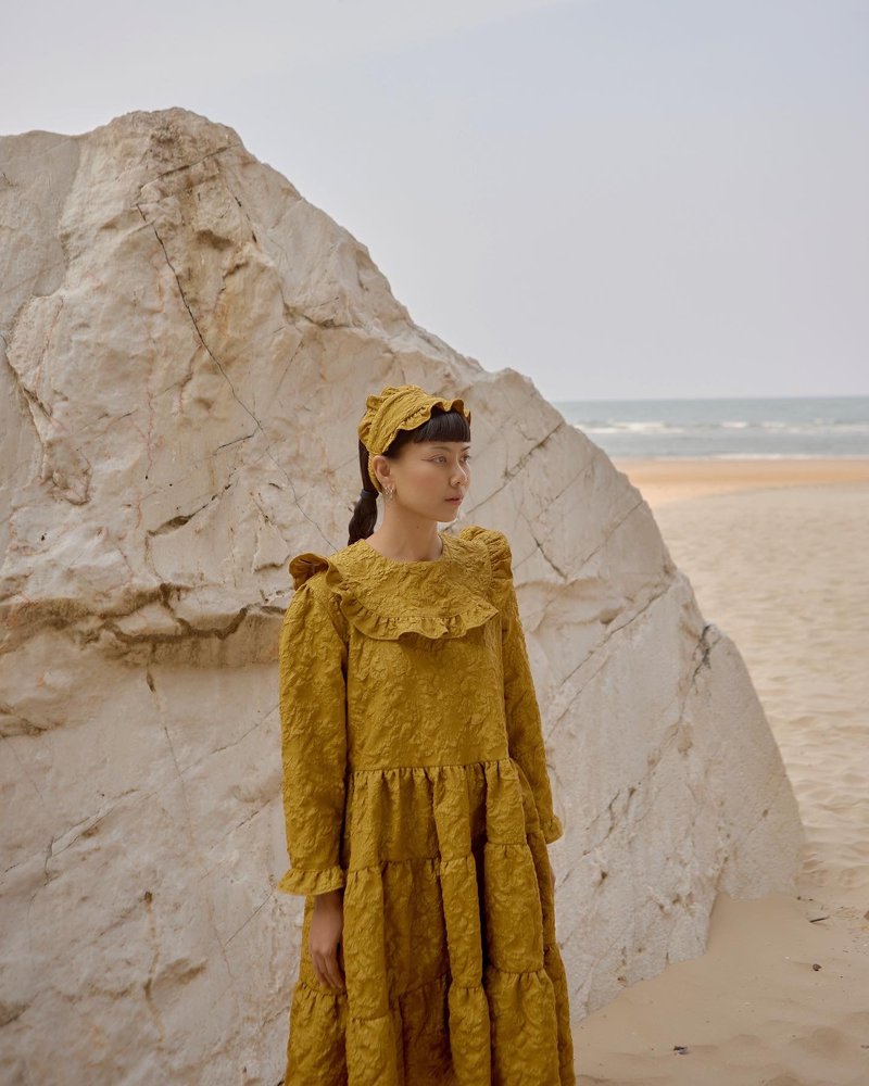 dijon bertha collar with layer ruffle long sleeve puff dress + smock hair band - 洋裝/連身裙 - 其他材質 咖啡色