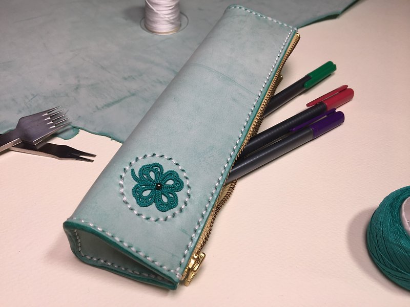 【Mint color rub wax leather‧Clover】- tatted lace leather pen case / gift  - กล่องดินสอ/ถุงดินสอ - หนังแท้ สีเขียว