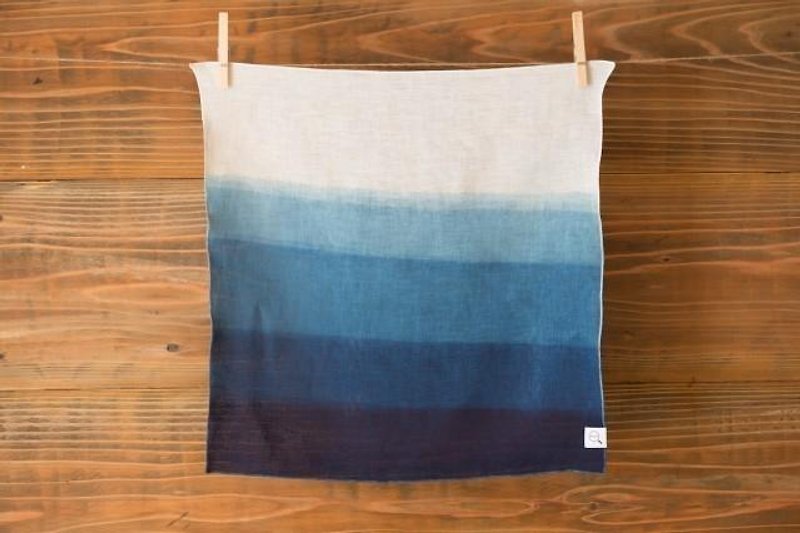 Genuine indigo tie-dye organic Linen handkerchief (gradation) - อื่นๆ - ผ้าฝ้าย/ผ้าลินิน สีน้ำเงิน