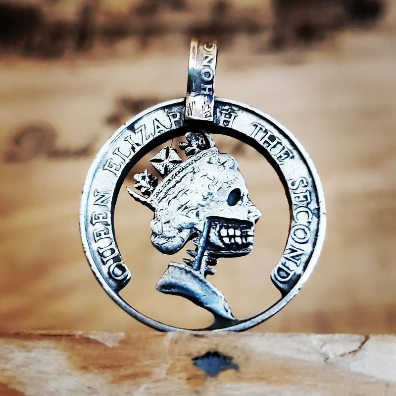 Coin transformation pendant (skeleton queen head) - Charms - Other Materials Silver