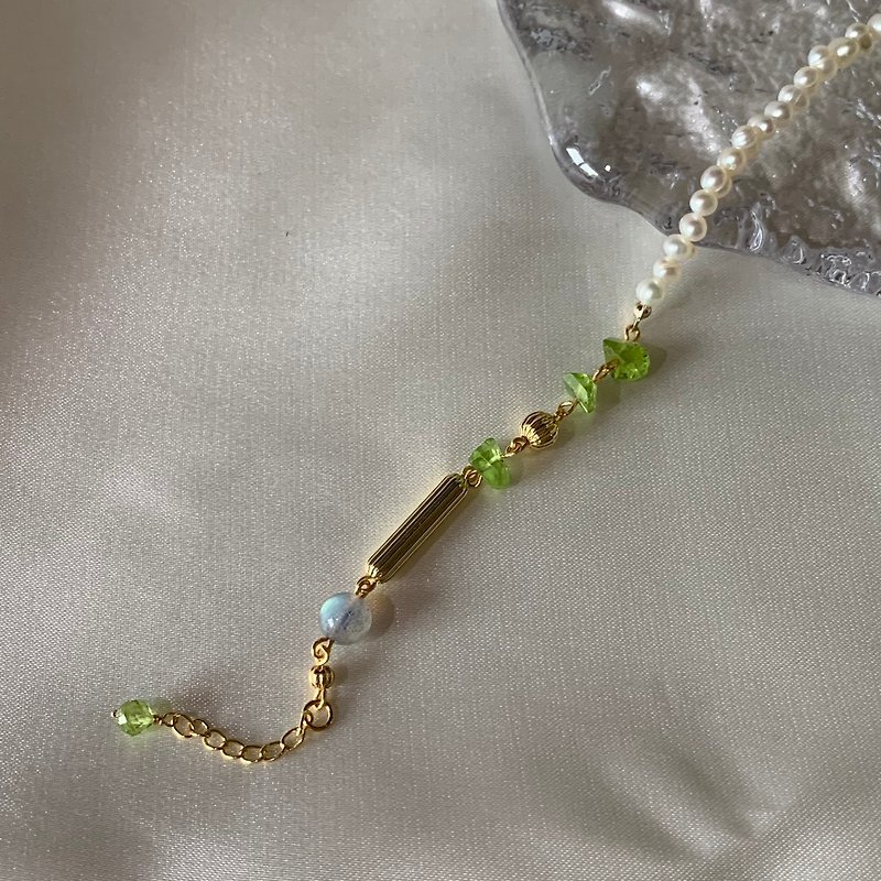 【Worry-free Happy Grass】 Stone Design Crystal Bracelet - Bracelets - Crystal Green