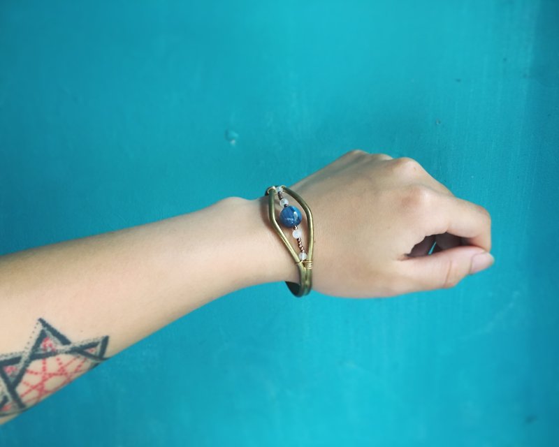 藍晶月亮石黃銅手環 可作腕鐲 水晶 飾物 簡單 幾何 天然石 手作 手環 民族 - 手鍊/手鐲 - 寶石 藍色