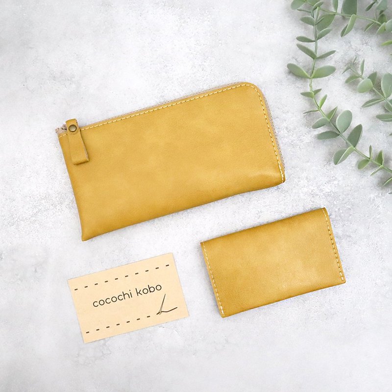 A great value set of a small, slim long wallet and a business card holder. Fits bills perfectly. Small, functional and easy to use. Ultra-lightweight and made of high-quality vegan leather that is resistant to water and scratches. - กระเป๋าสตางค์ - วัสดุอื่นๆ สีเหลือง