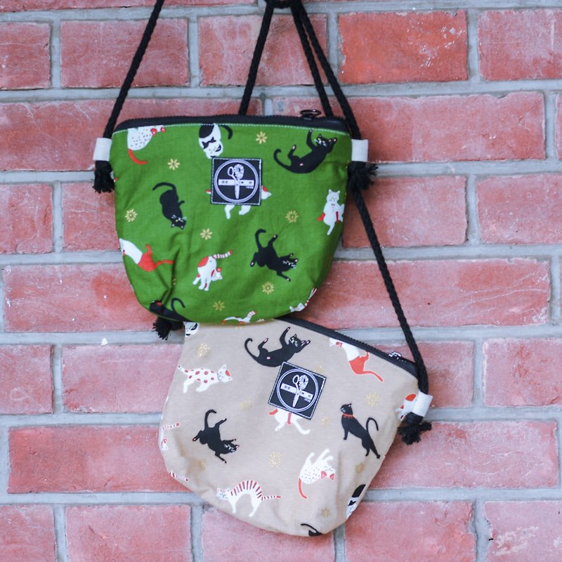 Small back side bag / three cats - Messenger Bags & Sling Bags - Cotton & Hemp Green