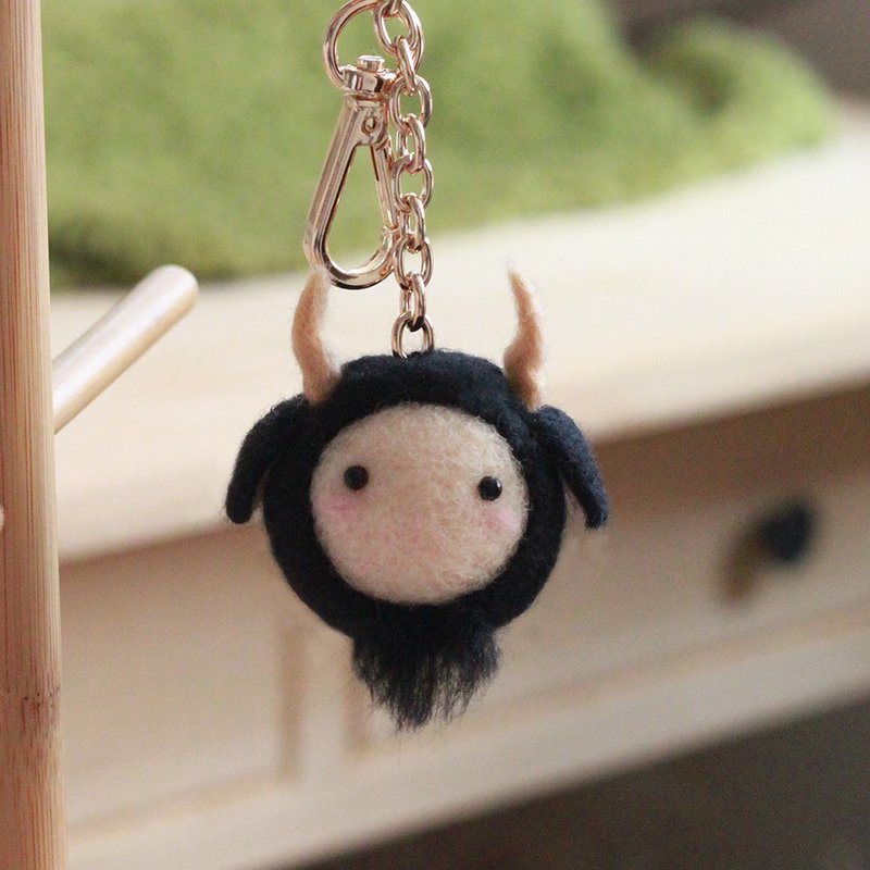 Hardworking Capricorn Wool Felt Key Ring Christmas Gift (with video tutorial) - เย็บปัก/ถักทอ/ใยขนแกะ - ขนแกะ สีดำ