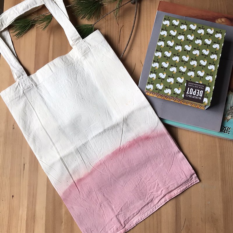 植物染めのショッピングコットンバッグ（大容量）-ピンクの草原 - トート・ハンドバッグ - コットン・麻 ピンク