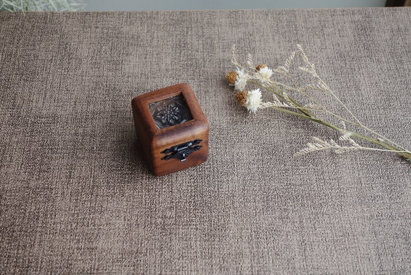 ShouZhuo handmade---[Necessary for Proposal] Super Mini Necklace Ring Box - สร้อยคอ - ไม้ สีนำ้ตาล