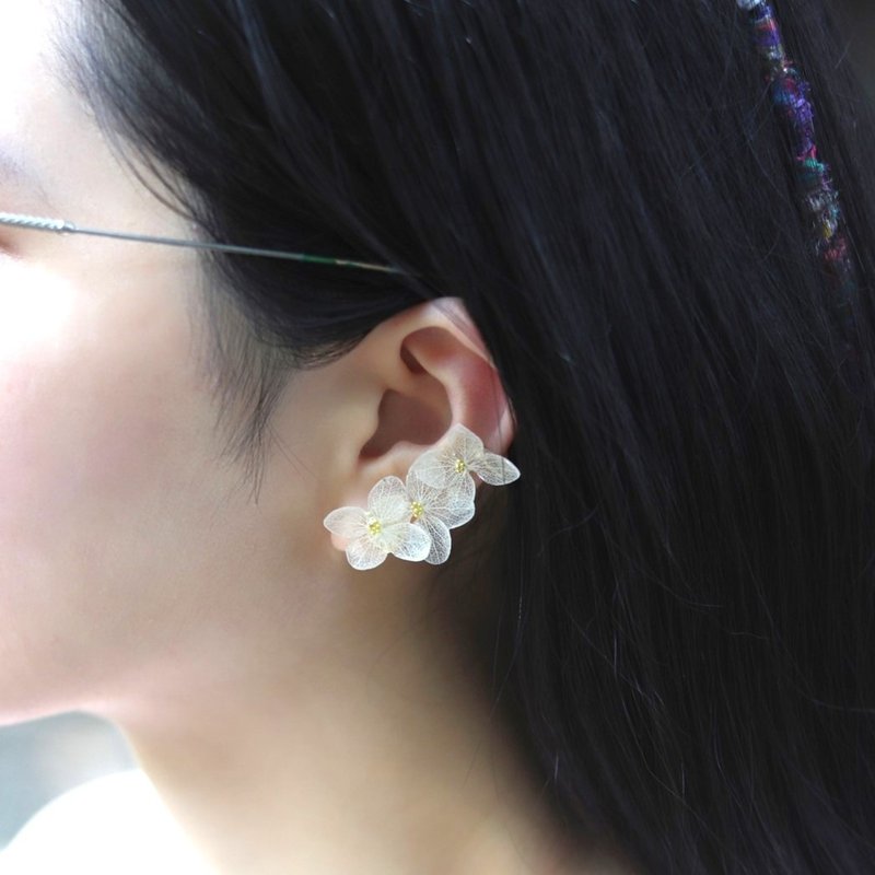 Flower's Bride | Handmade Hydrangea Earrings | 925 silver earring - ต่างหู - ไข่มุก ขาว