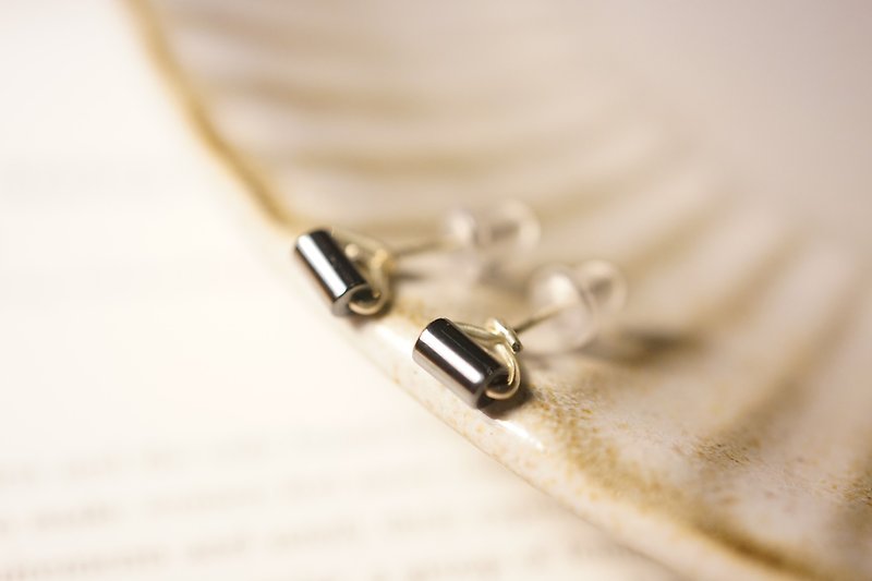 【黑膽石純銀耳環】 s925純銀耳針式耳環 - 耳環/耳夾 - 純銀 黑色
