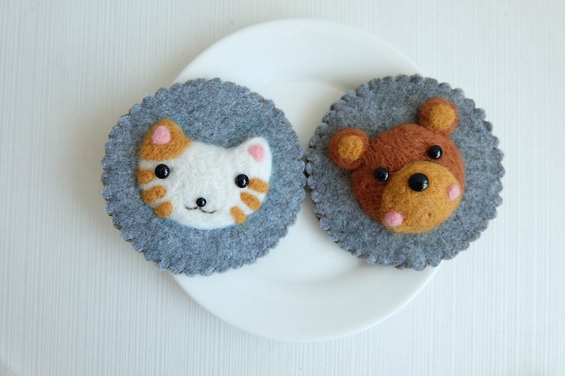 sleeping original handmade [Little Bear and Cat] coin purse - Coin Purses - Wool Multicolor