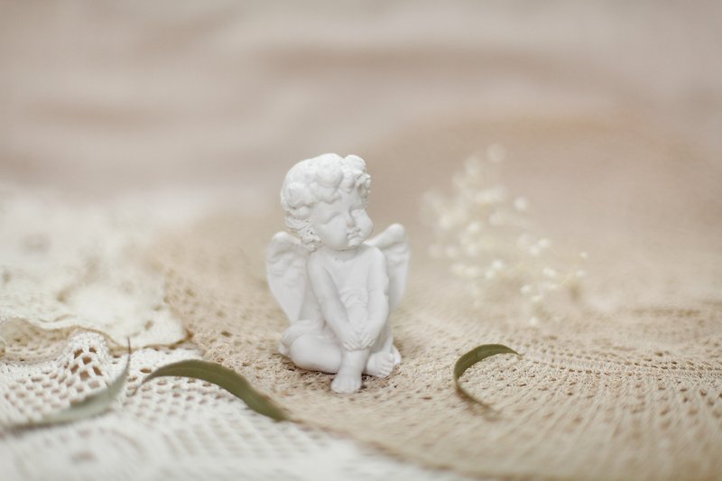 Un Jess Cadeau / Little Angel Fragrance Stone Ornament. Plaster - น้ำหอม - วัสดุอื่นๆ ขาว