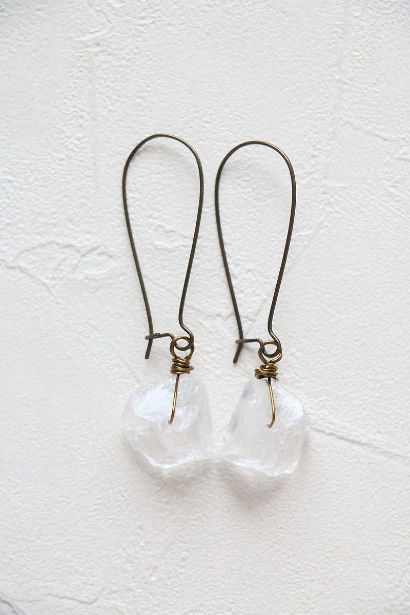 White quartz dangle earrings - antique brass plated earrings - natural crystal - Earrings & Clip-ons - Gemstone White