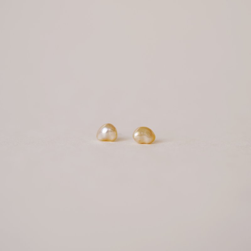 One-of-a-kind 14kgf South Sea pearl earrings - ต่างหู - ไข่มุก สีทอง