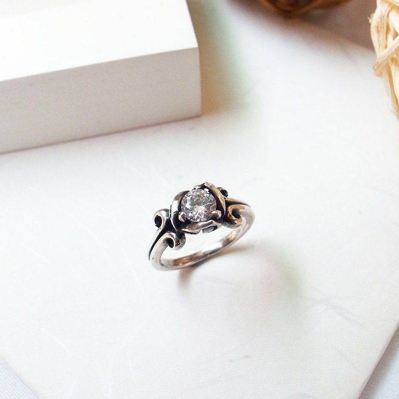 鬱金香流線晶鑽戒指 925純銀飾 鑽色可換 戒圍客製化 - 戒指 - 其他金屬 銀色