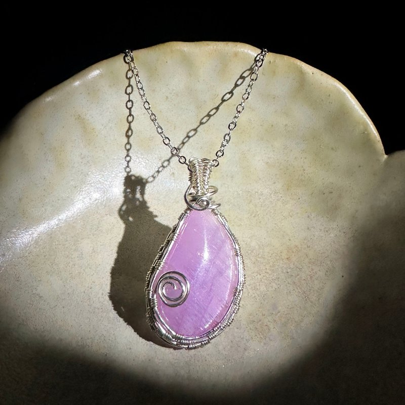 [Unique model] Kunzite necklace metal braid (including Silver) - Necklaces - Crystal Purple