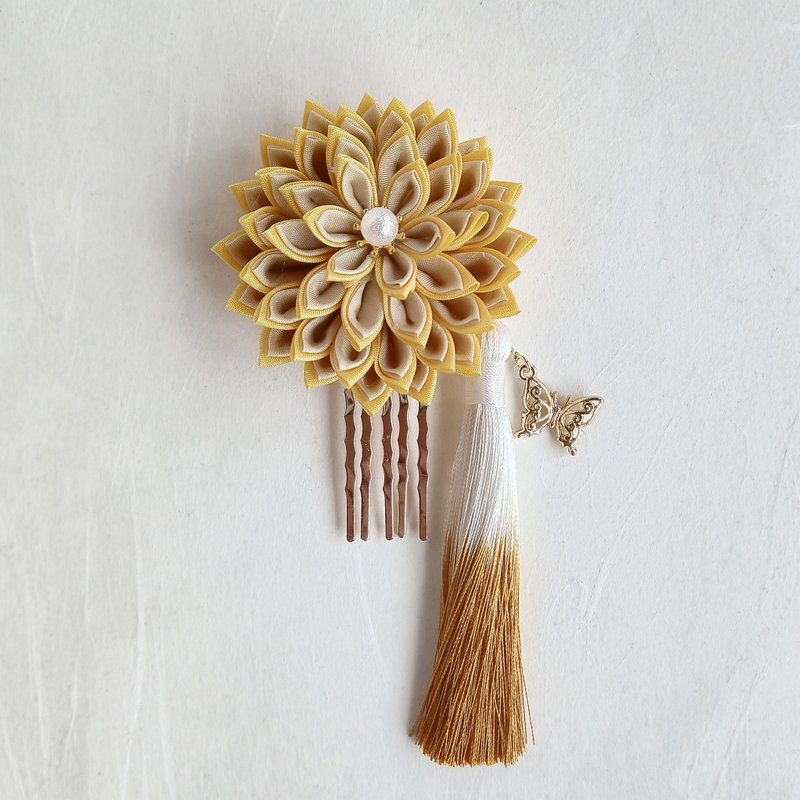 つまみ細工の花と蝶の髪飾り　タッセル付き　イエロー - 髮夾/髮圈 - 棉．麻 黃色