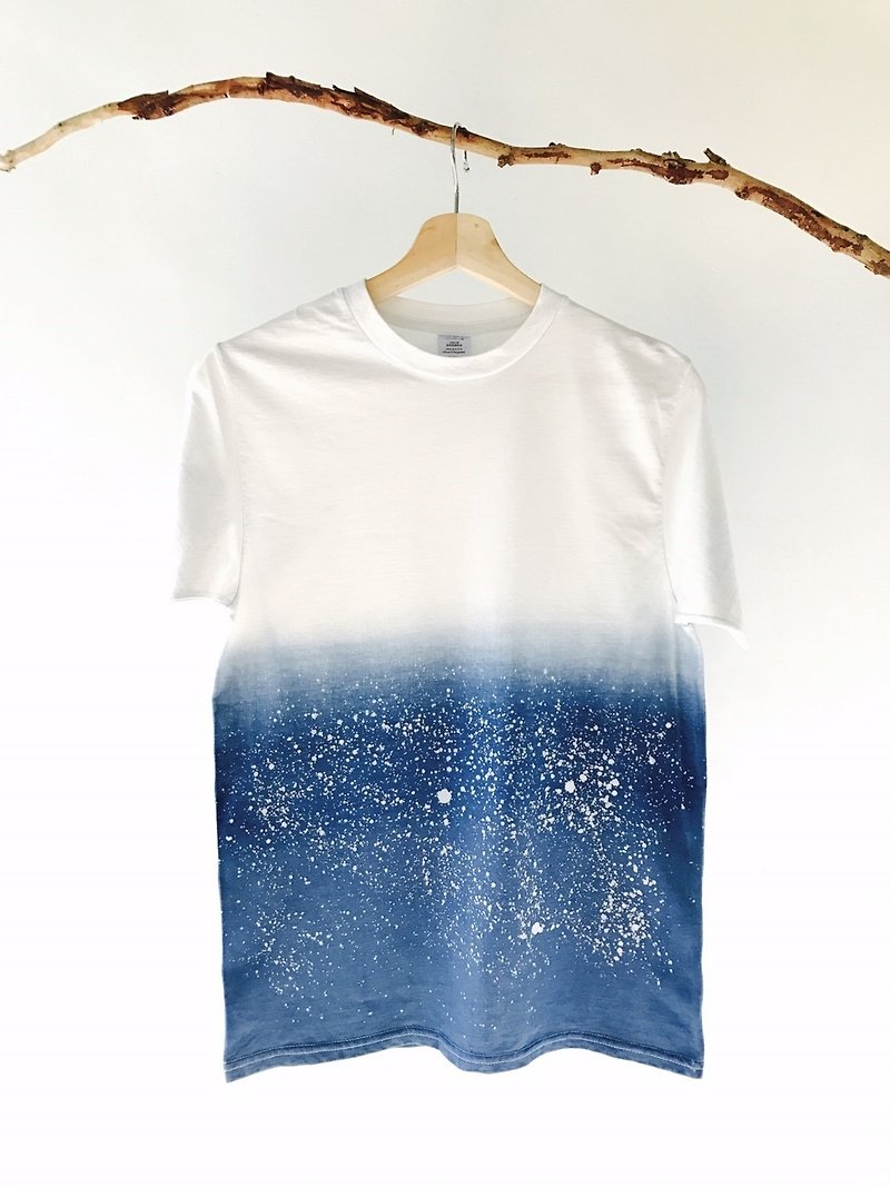 Free dyeing isvara handmade blue dyed ocean series, my heart is like ocean cotton T-shirt - เสื้อฮู้ด - ผ้าฝ้าย/ผ้าลินิน สีน้ำเงิน