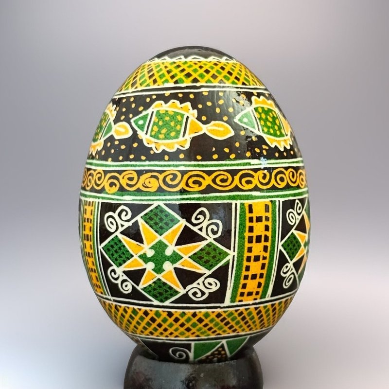Ukrainian Easter Egg Real Chicken Pysanka Hand Painted Eggshell Hutsul Pysanky - 擺飾/家飾品 - 其他材質 黑色