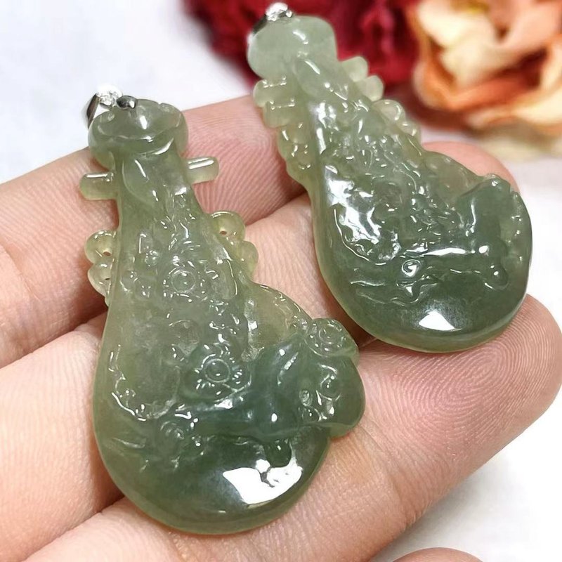 Treasure Crystal Stone/ natural jade pendant A cargo Concert / ice oil green / lute pendant / girlfriends gifts / gift of friendship - Necklaces - Jade Green