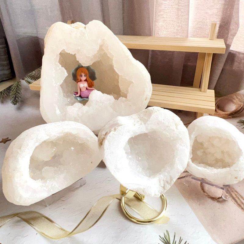 願望天使~摩洛哥白水晶愛心晶洞(A)附底座 - 擺飾/家飾品 - 水晶 