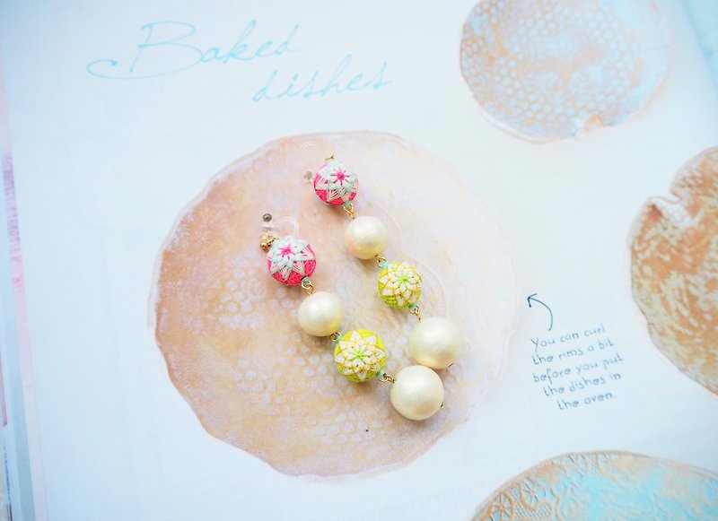 tachibanaya Candy flower Japanese TEMARI earrings Pink Yellow Green - Earrings & Clip-ons - Thread Multicolor
