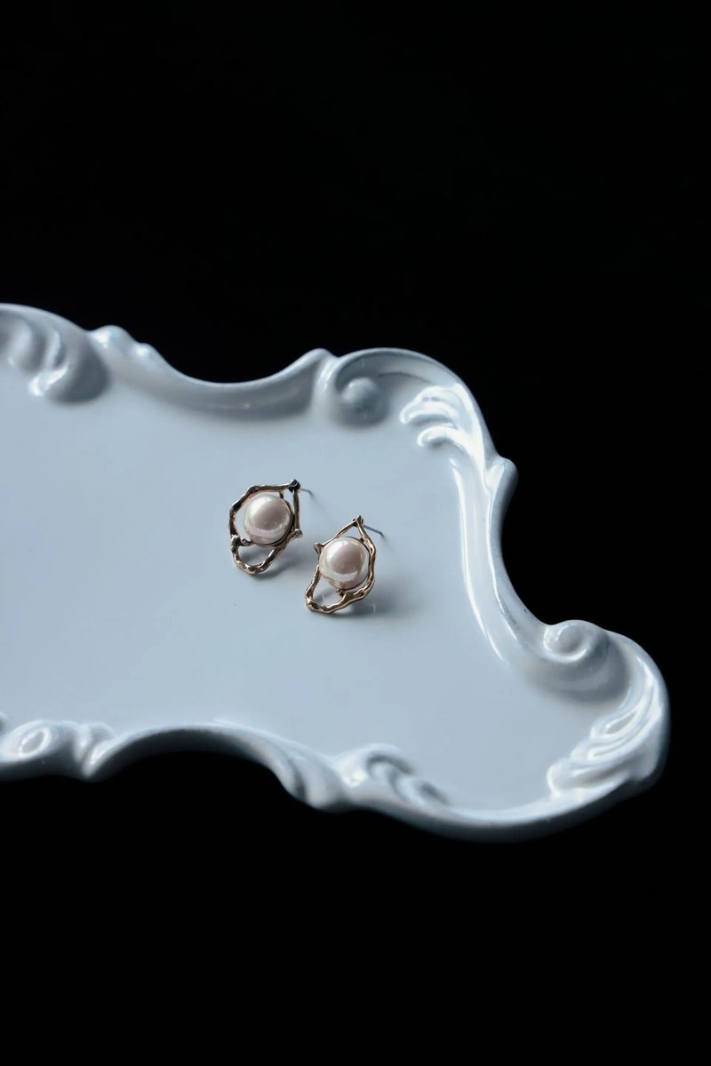 COR-DATE / UNISEX / Irregular Line Pearl Earrings - Earrings & Clip-ons - Other Metals 