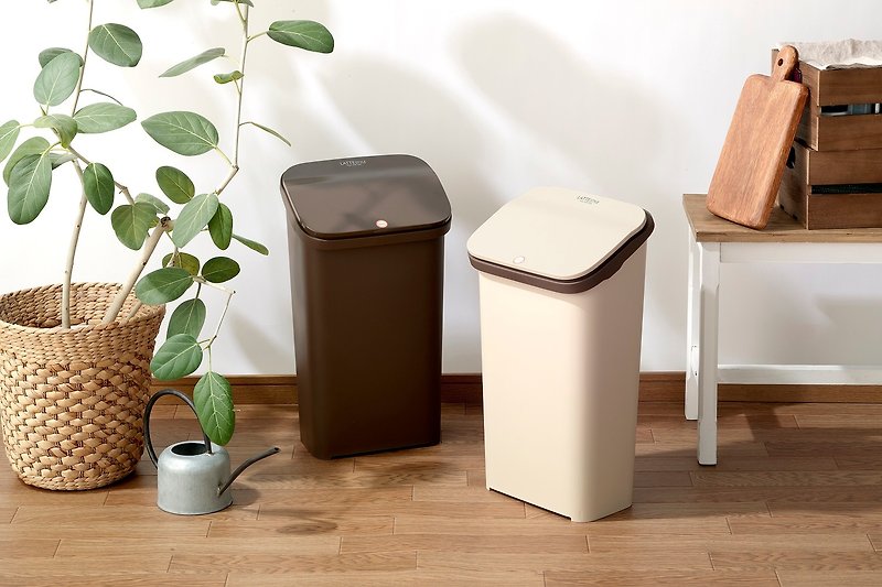 Latte Style Push Trash Can 19L Three Colors Available - Trash Cans - Plastic Multicolor