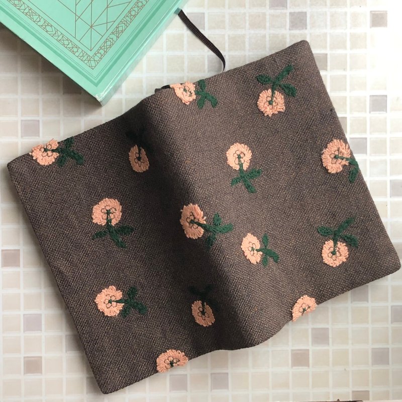 mina perhonen skip Flower lover A6 Handmade Book Cover Made in Japan - Book Covers - Cotton & Hemp Brown