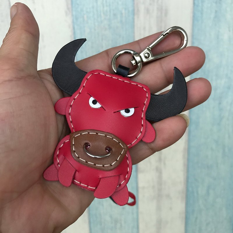 Healing small objects handmade leather red cute bullfighting hand-stitched keychain small size - ที่ห้อยกุญแจ - หนังแท้ สีแดง