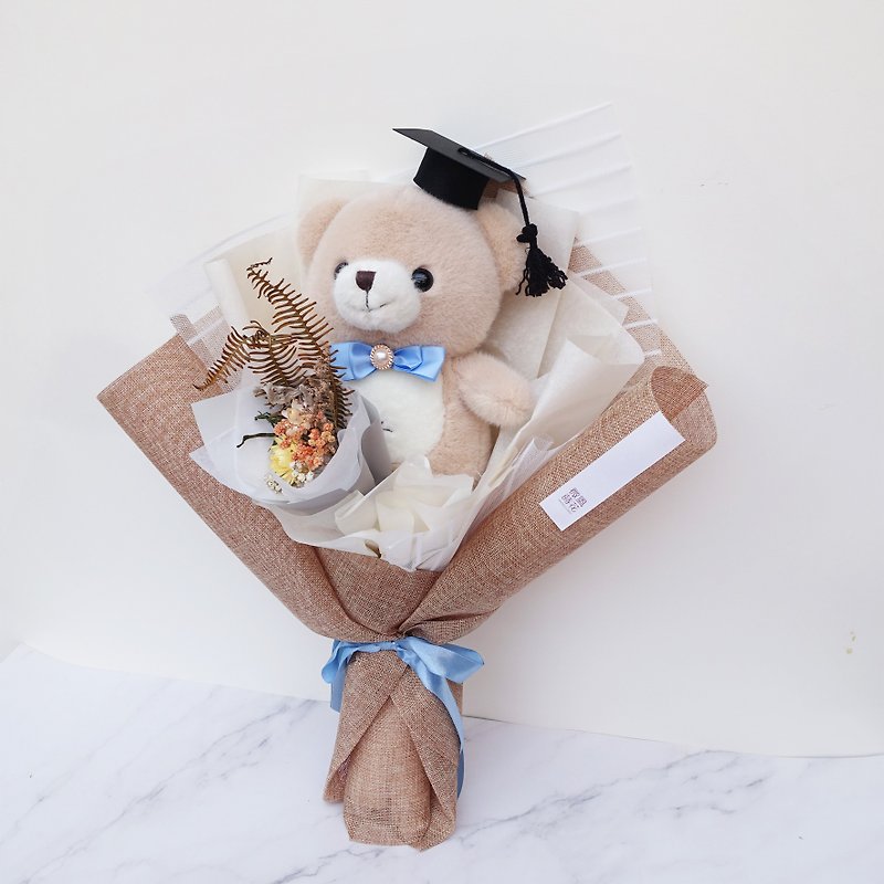 [Bouquet] light Brown graduation bear graduation bouquet / Valentine's bouquet / dried bouquets / Bear Graduation - ช่อดอกไม้แห้ง - พืช/ดอกไม้ สีกากี
