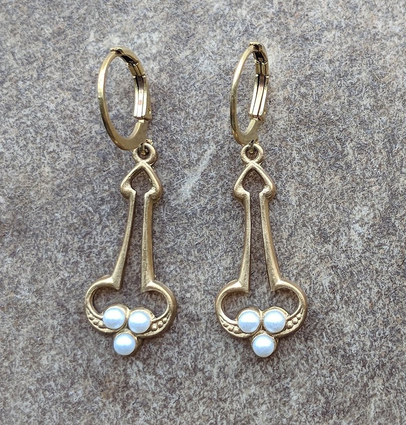 Art Deco Brass Pearl Earrings  - ต่างหู - โลหะ 