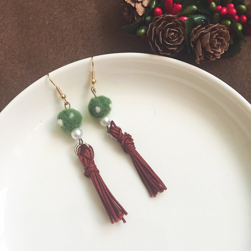 Mini fleshy handmade fringed earrings - pocket _ can be changed clip - Earrings & Clip-ons - Wool Green