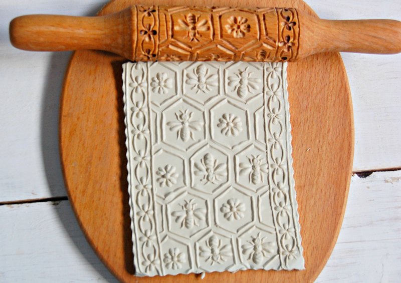 Bees ,cookie rolling pin,bee rolling pin,wooden carved rolling pin - 廚房家電 - 木頭 咖啡色
