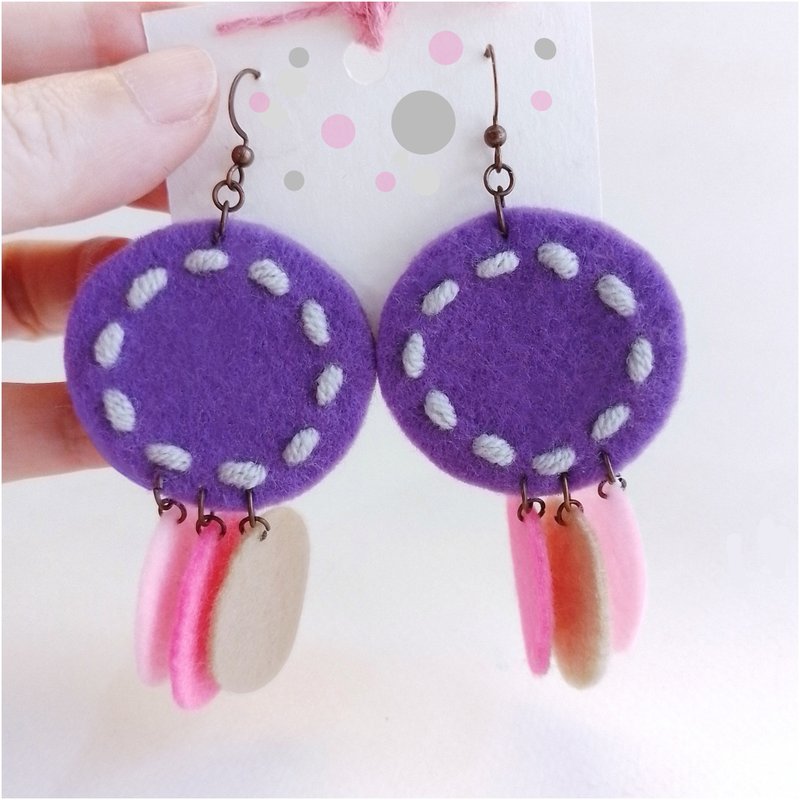 Unique Cute free-form dangle earrings design with hand-stitching on hard felt - 耳環/耳夾/耳骨夾 - 其他材質 紫色