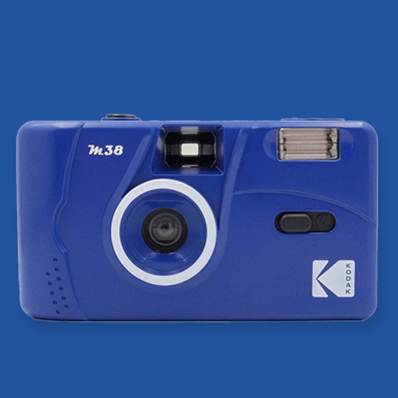 預購【Kodak 柯達】底片相機 M38 Classic Blue 經典藍+隨機底片 - 相機/拍立得/底片相機 - 塑膠 藍色