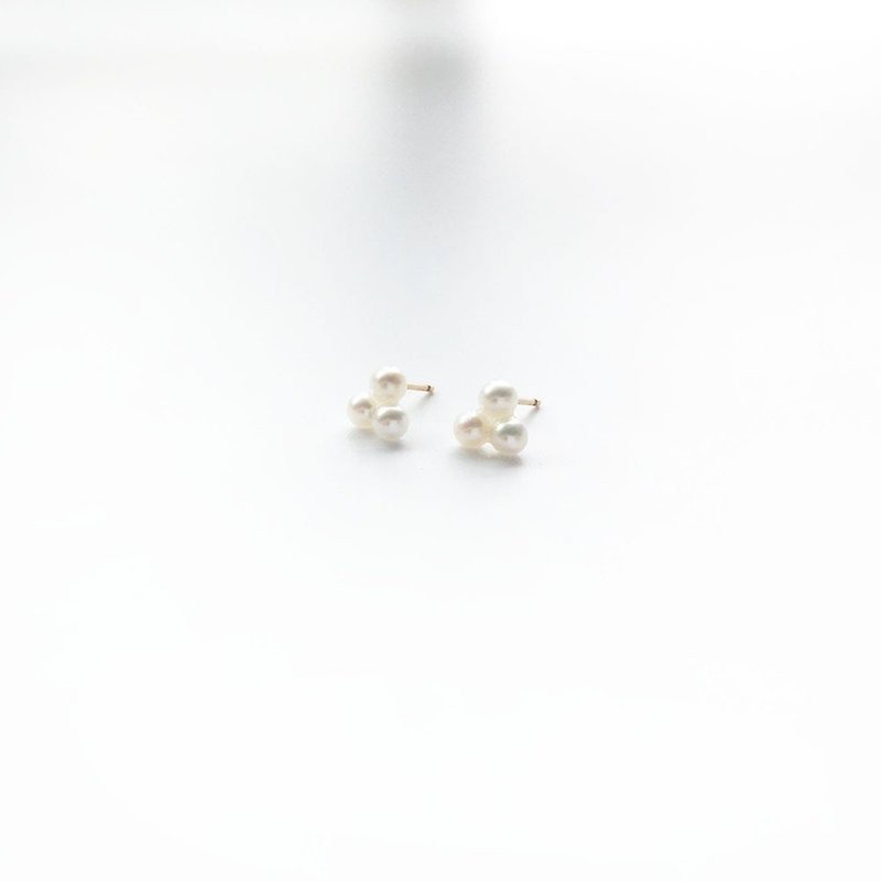 K14gf White Pearl Stud Earrings - ピアス・イヤリング - 真珠 ホワイト