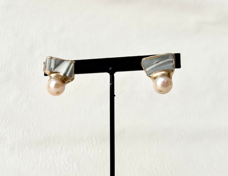 京焼　金継ぎ　サージカルステンレス　ピアス　グレー　白　淡水パール　天然石　 伝統工芸　No.20 - 耳環/耳夾/耳骨夾 - 陶 灰色