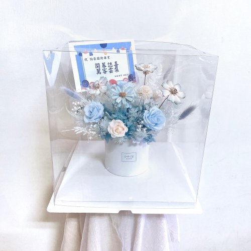 日本のミニマリストデザインで鉢植えされたドライフラワー