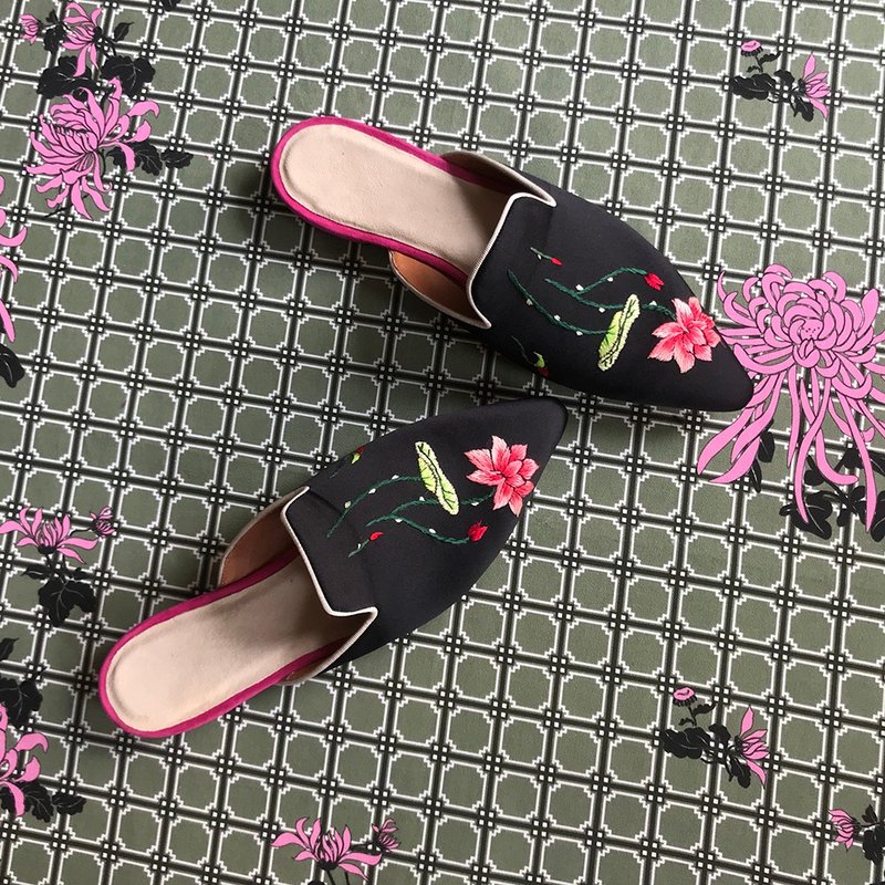 Lotus flat mules/embroidered hand/ embroidered shoes/ mules/ slip on/ lotus - Women's Leather Shoes - Silk Black