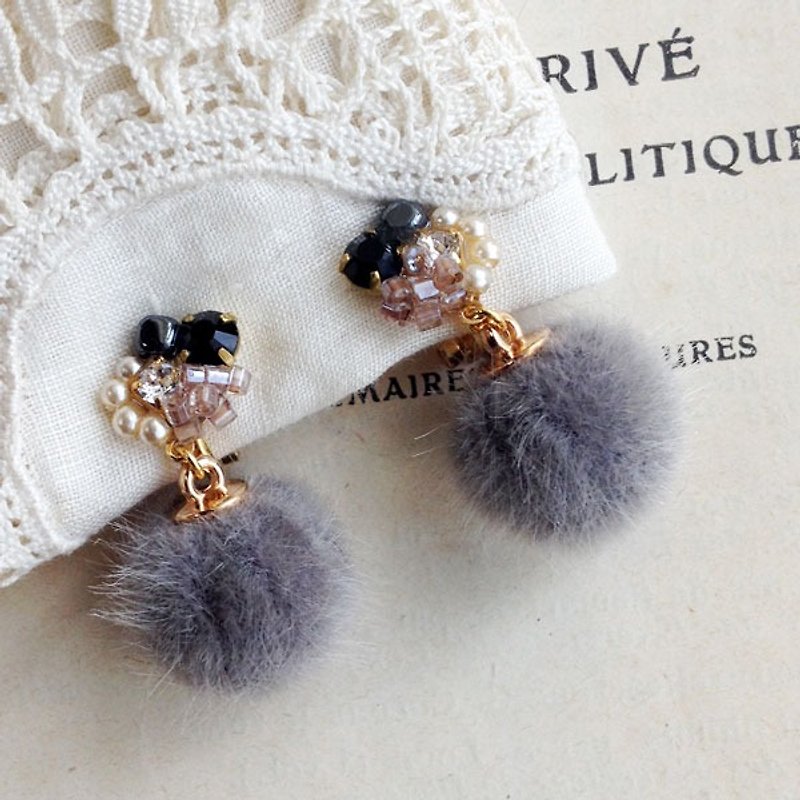 16kgp hematite × vintage Swarovski bijou fake fur earrings*Earpole*16kgp hematite × vintage Swarovski bijou fake fur earrings [ii-593e] - ต่างหู - เครื่องเพชรพลอย สีเทา