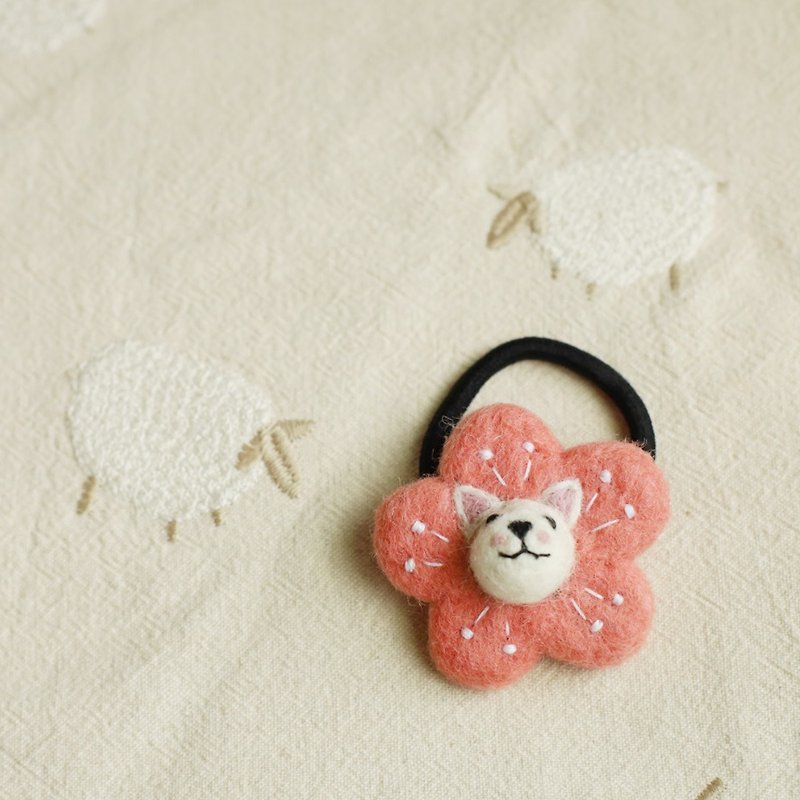 Wool felt hair band, pink cherry and white cat blessing and guardian applicable cultural currency - เครื่องประดับผม - ขนแกะ สึชมพู