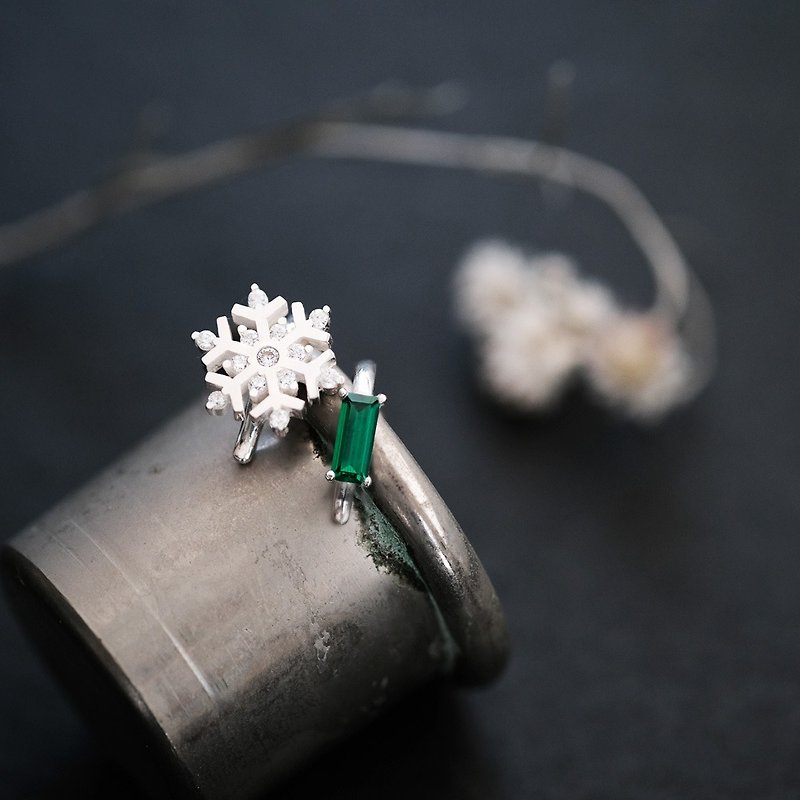 winter set) emerald & snowflake ear cuff set Silver 925 - สร้อยคอ - โลหะ สีแดง