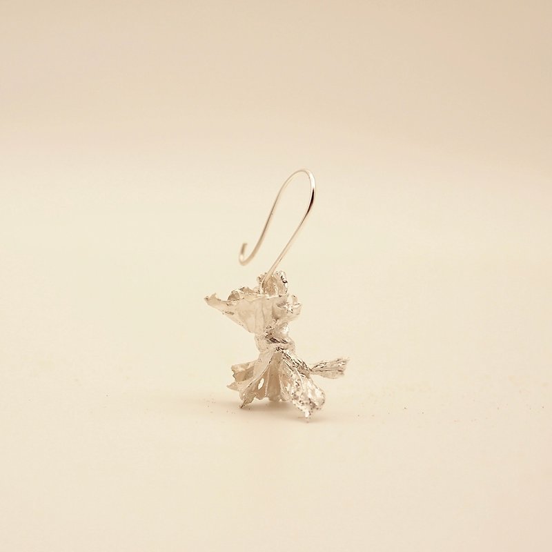 Knot-Musubi-One-sided 925 sterling silver design earrings - ต่างหู - เงินแท้ สีเงิน