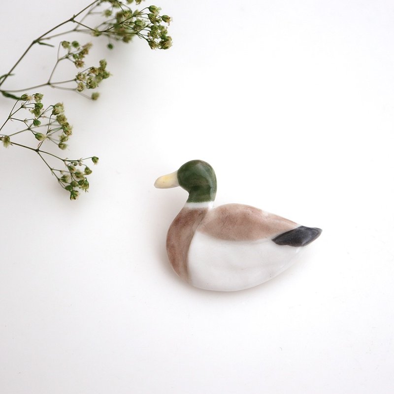 Wild duck pin brooch - Brooches - Porcelain Green