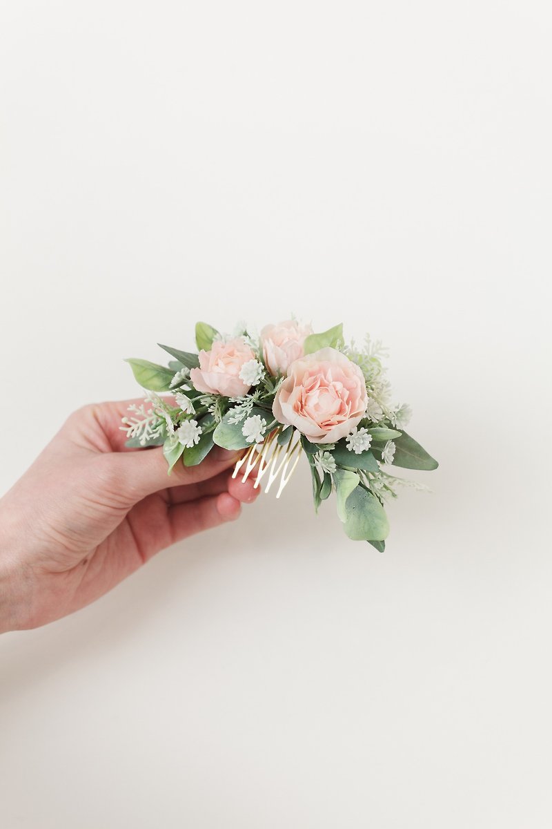 Dried flower hair comb for wedding with pink roses and eucaliptus greennery - Hair Accessories - Plants & Flowers Pink