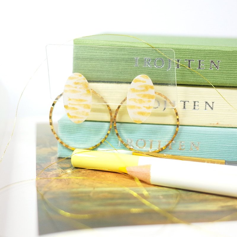 Platinum hand-painted on-ear earrings/ Clip-On - ต่างหู - วัสดุกันนำ้ ขาว