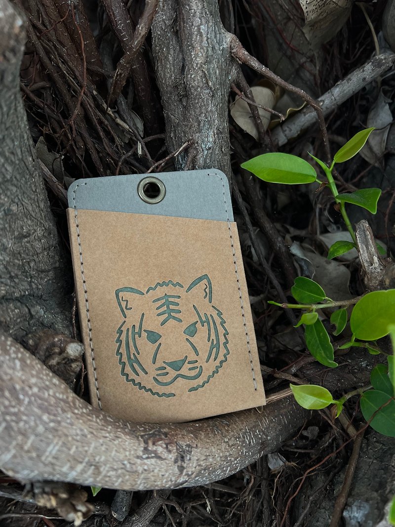 Hollow contrast color ID holder leisure card holder - tiger - ID & Badge Holders - Paper Multicolor